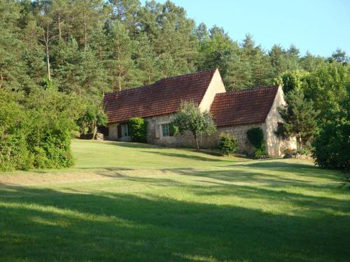 Inviting Holiday Home with Terrace, Garden, BBQ, Heating gîte à louer Saint-Léon-sur-Vézère