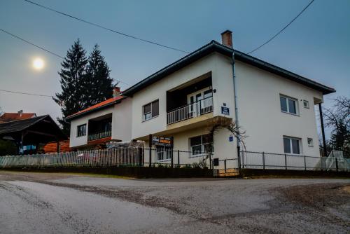 Rooms Daniela, Slunj