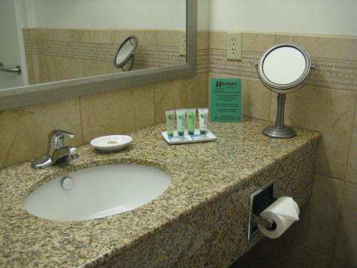 Horizon Inn & Suites Ideally located in the prime touristic area of West Point, Horizon Inn & Suites promises a relaxing and wonderful visit. The hotel offers guests a range of services and amenities designed to provide c