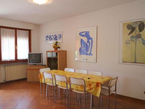  Peaceful Holiday Home in Massa with Terrace, Pension in Marina di Massa