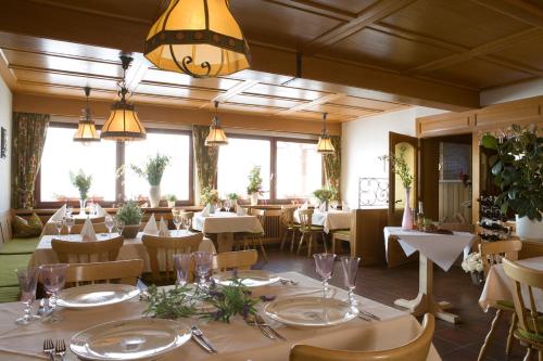 ห้องอาหาร, Landgasthaus Engel - Naturparkwirt in เฮอเชนชวานด์