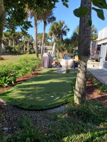 Atlantic Shores Getaway steps from Jax Beach Private House Pet Friendly Near to the Mayo Clinic - UNF - TPC Sawgrass - Convention Center - Shopping Malls - Under 3 Hours from DISNEY