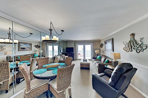 Epic Views & Beachfront Pools at Gulf-Front Escape condo - image 4