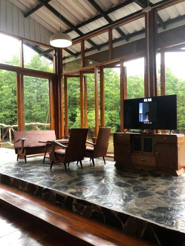 Buitenkant, Baan Chan Lay Koh Chang in Salak Phet Bay