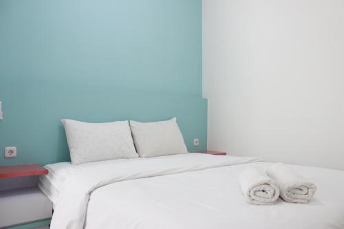 Modern Chic 2BR Apartment Parahyangan Residence near UNPAR By Travelio, Bandung