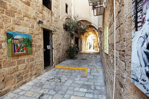 Deluxe 2-Bedroom Jaffa Dreams with Pool & Parking