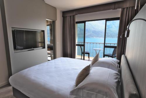 Suite, lake view