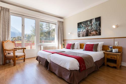 Double or Twin Room with Mountain View