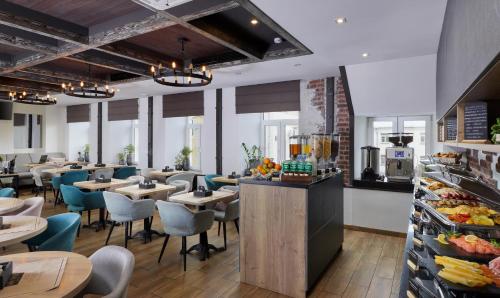 Étterem, MIRROS Hotel Moscow Kremlin near Lenin sírja