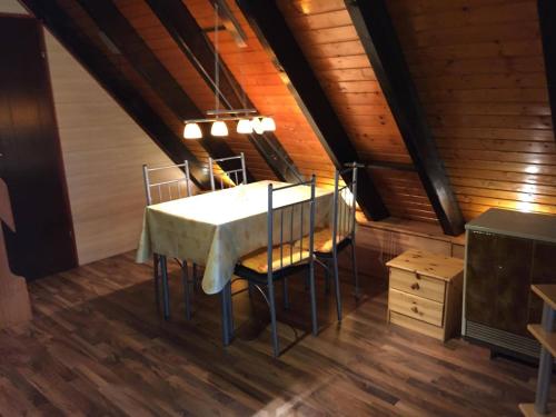 Familienfreundliches-Ferienhaus-mit-Waldrand-Lage in 布蘭肯海姆