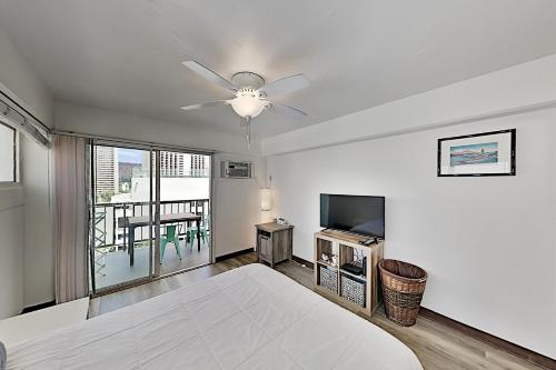 Kuhio at Waikiki - Ocean-View - 2 Blocks to Beach Hotel Room - image 2
