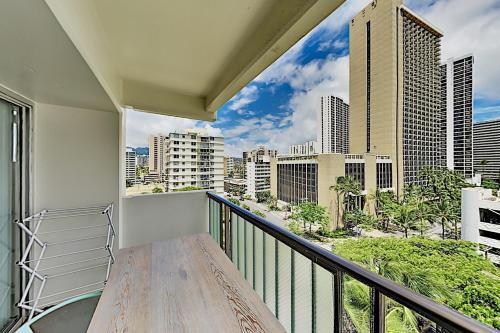 Kuhio at Waikiki - Ocean-View - 2 Blocks to Beach Hotel Room - image 7