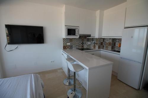 Studio Apartment with Sea View image 5