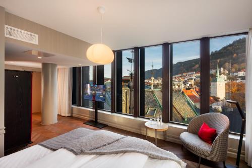 Deluxe King Room with City View