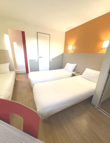 3 twin beds