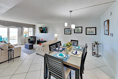 Beachfront Resort - Gulf-Front View Balcony & Pool condo - image 5