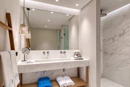 Vathi Cove Luxury Resort & Spa