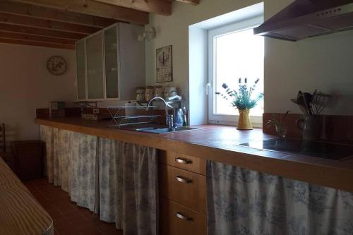 virtuve, Gite de Miavoye calme nature chaleur vue in Onhaje