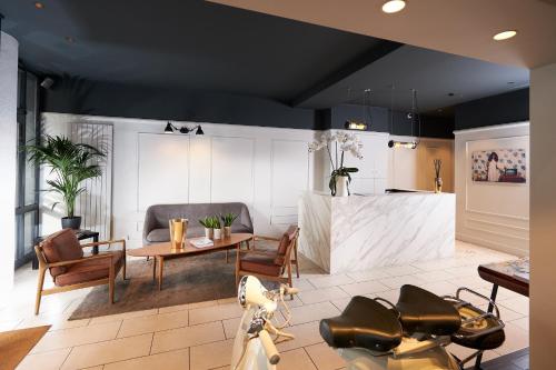 ردهة, Hotel Les Negociants in Valence