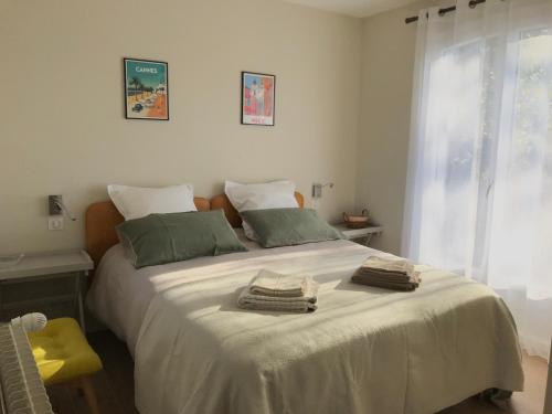 06D - Appartement spacieux avec terrasses, jardin et piscine, Roquefort-les-Pins (Foto 8)