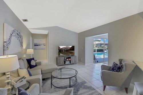 438 Capri Court - image 5