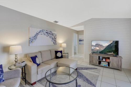 438 Capri Court - image 6