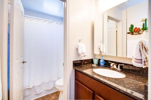 Beautiful Condo in Prime Scottsdale Location! - image 8