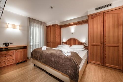 2 queen beds
