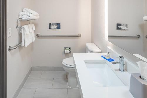 Twin Room - Mobility Access with Bath Tub