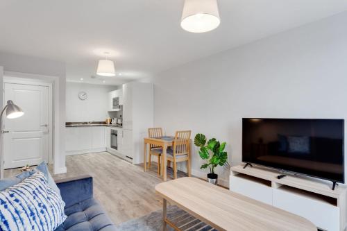 Modern 1 Bedroom Flat In Central Birmingham - image 2