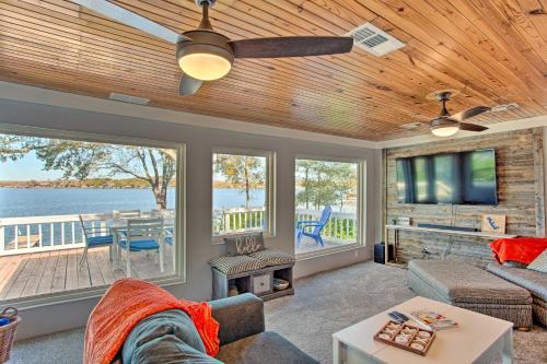 Lakefront Cedar Creek Home with Dock and Fire Pit - Mabank