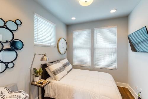 Music City Chic - image 8