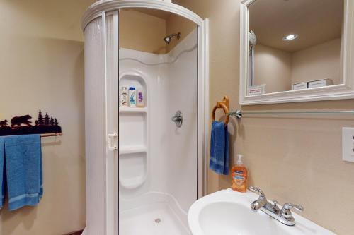 Aspen Retreat Cabin - image 7