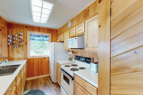 Lakeshore Lovely - image 6
