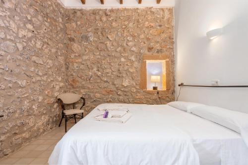 Petit Hotel Hostatgeria La Victoria - image 9