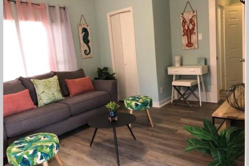 The Comfi Coral - 2 Bed Apartment Home Studio B in Baytown, USA