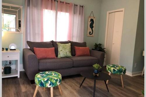 The Comfi Coral - 2 Bed Apartment Home Studio B in Baytown, USA