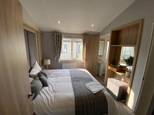 Picture of Brand New Trecco Bay 3 Bedroom Beach Lodge