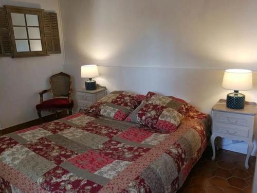 Magnificent Holiday Home in Deaux with Jacuzzi gîte à louer Méjannes-lès-Alès