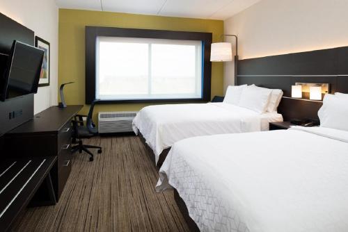 Room with Two Beds - Hearing Accessible - Non-Smoking