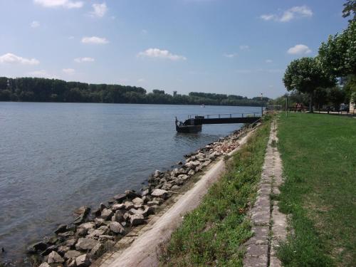 Zum neuen Schwan 3