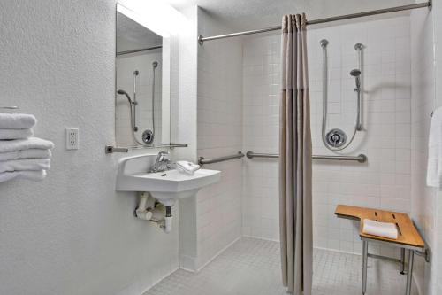 Bathroom, Motel 6 Destin in Destin Beachfront