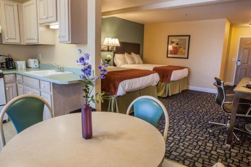 Marinwood Inn & Suites Marinwood Inn & Suites is perfectly located for both business and leisure guests in San Francisco (CA). The property offers a wide range of amenities and perks to ensure you have a great time. Service