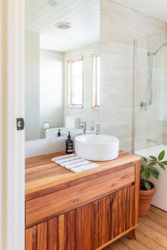 Topaz – modern beach escape