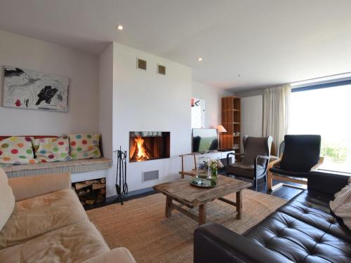  Heritage Holiday Home in Humain with Private Garden in Humain