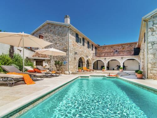  Rustic villa in Vrsar with private swimming pool in Marasi