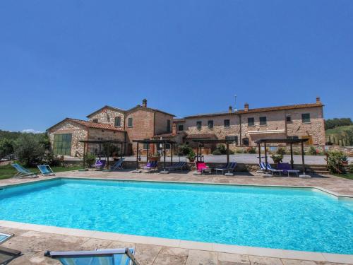  Boutique Farmhouse with Pool in Asciano, Pension in Asciano