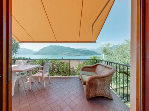 Terrazzo/balcone, Detached villa with garden a short distance from the lake in Sale Marasino