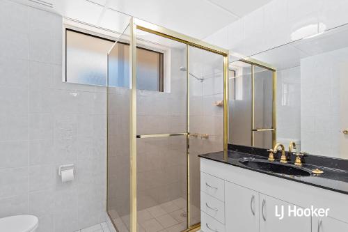 Bay Village - Apartment in the heart of Shoal Bay