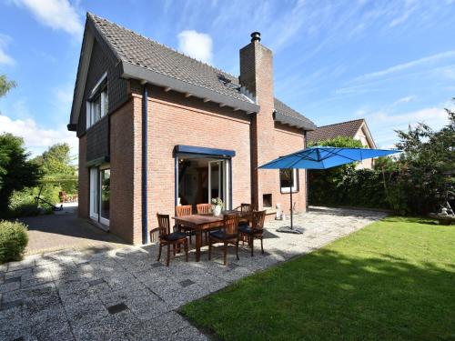  Cosy holiday home in Bruinisse with private garden, Pension in Bruinisse bei Nieuwerkerk